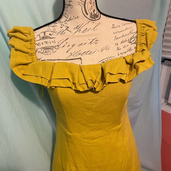 LATISTE linen minidress in linen sz M Goldenrod color. Ruffles - Picture 3 of 4